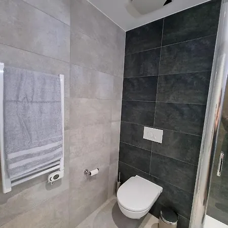 Apartment Brand New - Massive - E1 - Self Catering