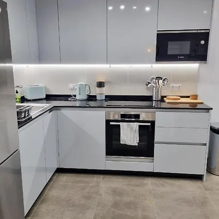 Brand New - Massive - E1 - Self Catering Appartement *